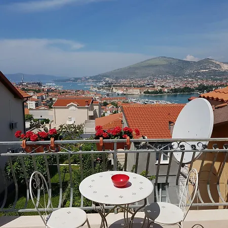 Apartments Ivona 2 Trogir Exterior photo